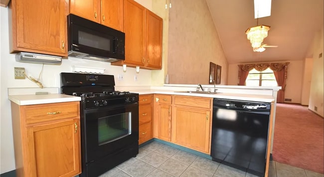 Building Photo - 1408 Greenbriar Ct