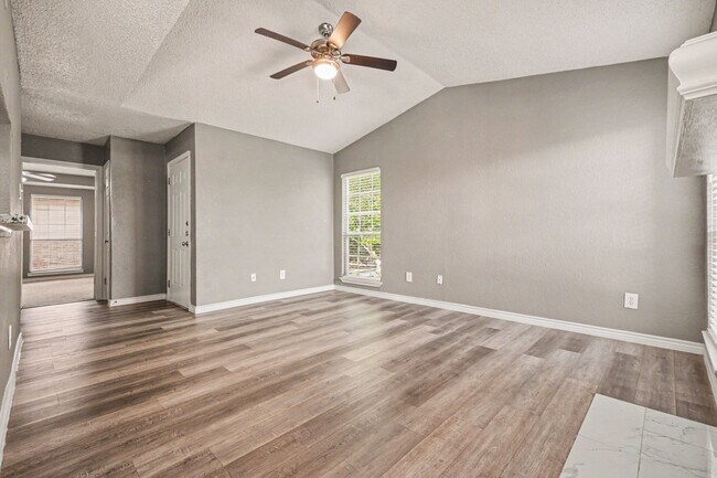 Building Photo - 3645 W Northgate Dr