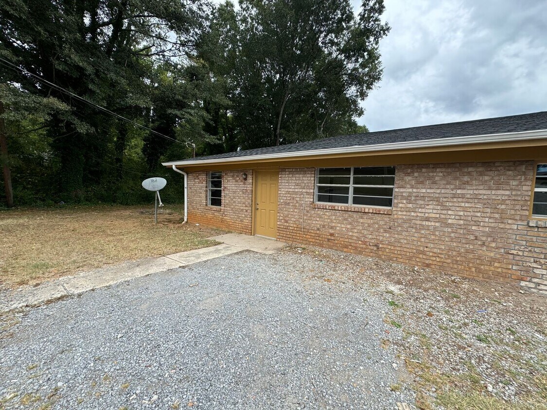 Primary Photo - Wadsworth Apartments