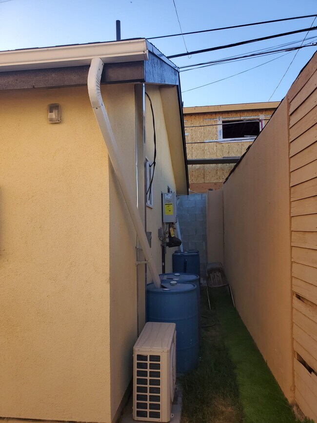 Foto del edificio - 2247-2244 S Cochran Ave