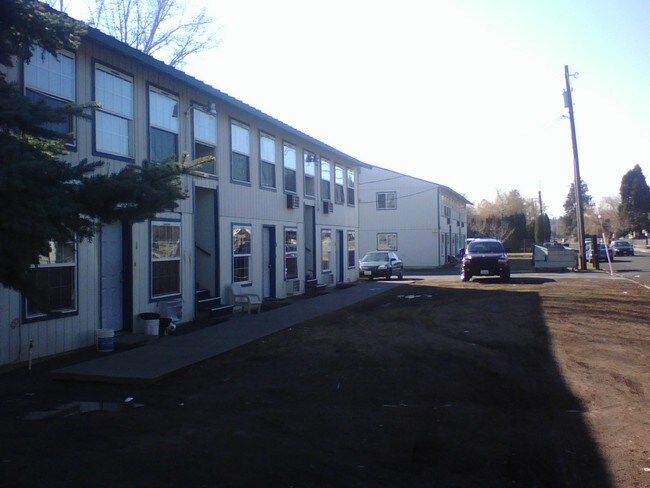 Building Photo - 1104 Swan Ave