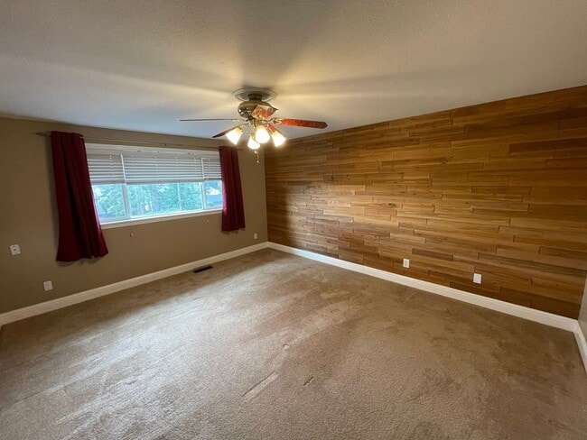 Building Photo - Fantastic, Dog Friendly 4 Bedroom Home!