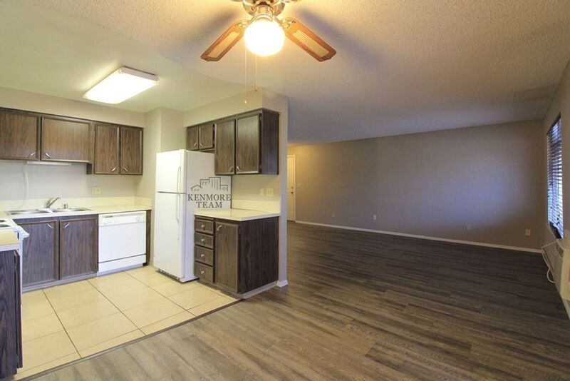 Primary Photo - 3121 W Hood Ave