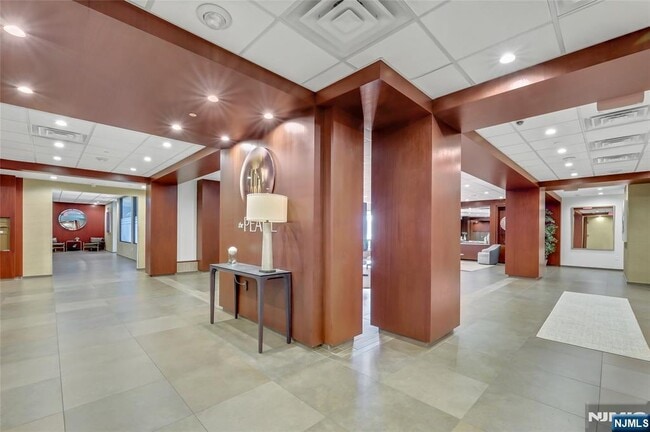 Building Photo - 9 Somerset Ln
