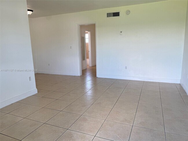 Foto del edificio - 4300 SW 67th Ave