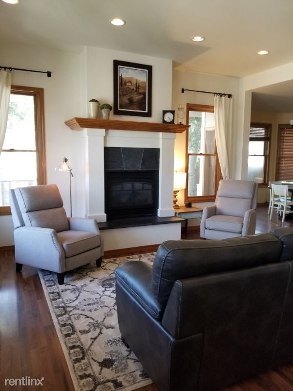 Building Photo - 4 br, 2.5 bath House - 2424 Snapdragon St