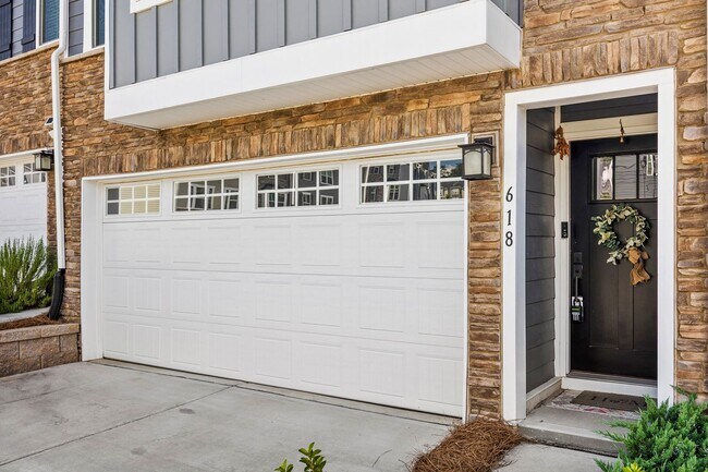 Foto del edificio - Gorgeous 4 bed 3.5 bath in Trinity Townes ...