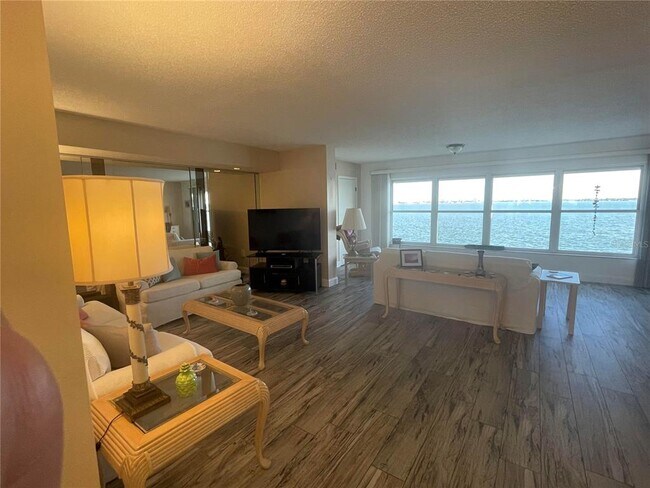 Foto del edificio - 6020 Shore Blvd S