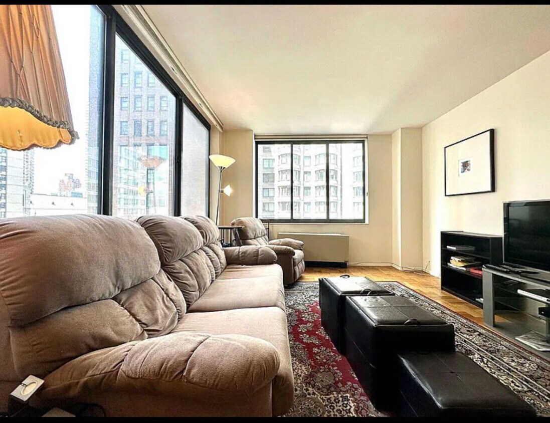 Primary Photo - 62 W 62nd St