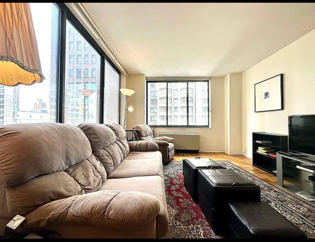 Photo - 62 W 62nd St (New York, NY)