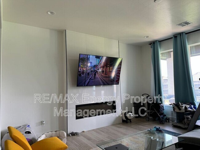 Building Photo - 5001 SW 128th Ct