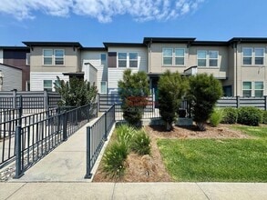 Building Photo - 16015 E Bolling Dr