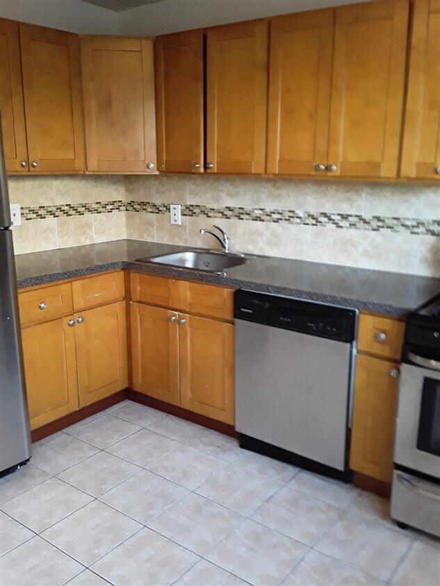 Foto principal - 1368 Paterson Plank Rd