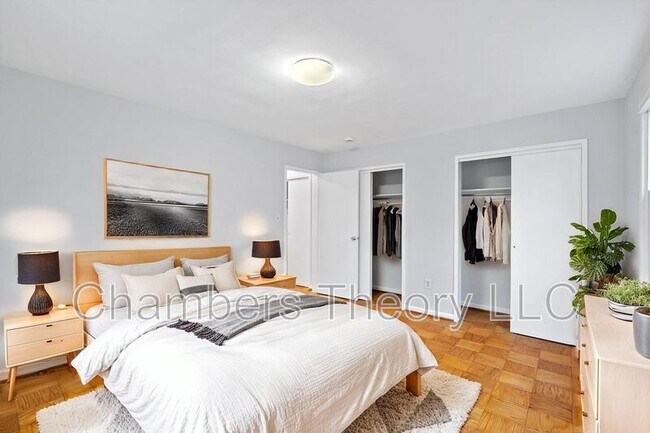 Building Photo - 945 N Barton St