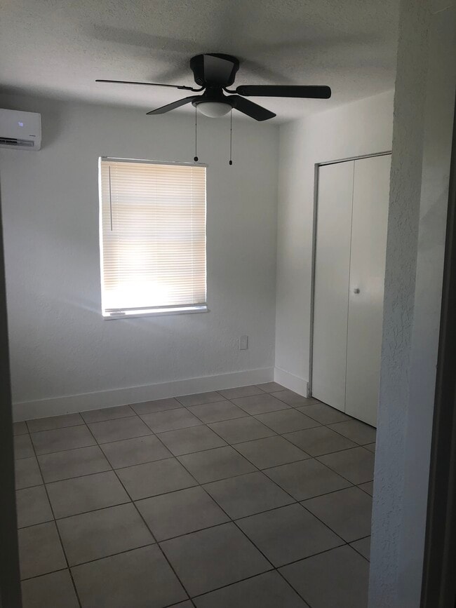 Foto del edificio - 300 NW 97th St