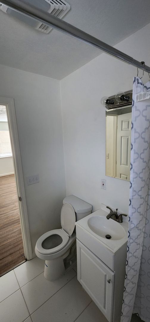 Building Photo - Two Bedroom Apartment