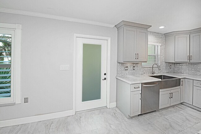 Foto del edificio - 3180 NW 6th Ave