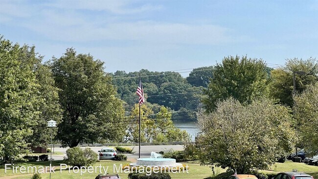 Foto del edificio - 200 Sanders Ferry Rd
