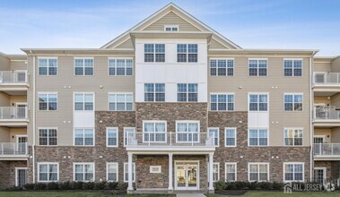 Building Photo - 611 Lorhan Dr