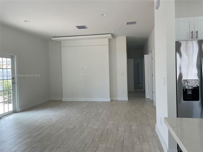 Building Photo - 431 N K St