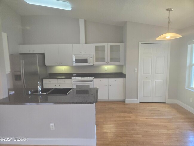 Building Photo - 1437 Sunningdale Ln