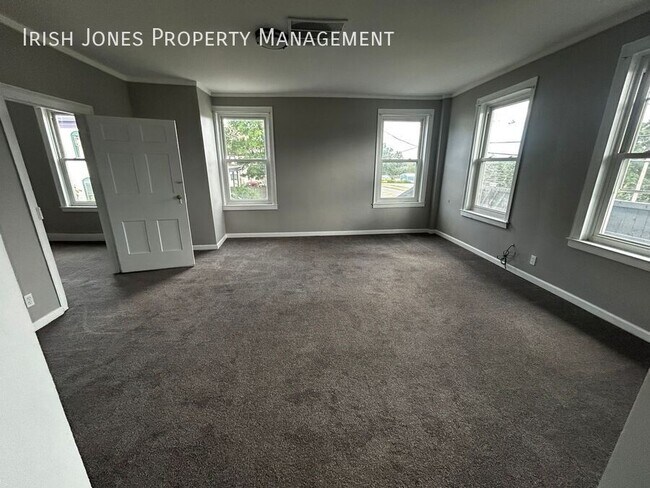 Foto del edificio - 1389 Broadway-Apt 2 - ALL UTILITIES INCLUDED!