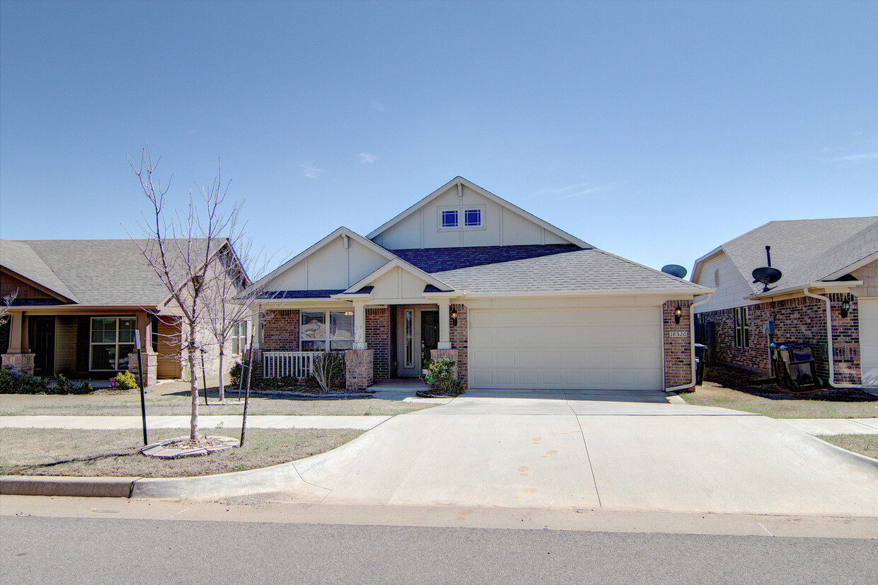 Primary Photo - 3 Bedrooms+Study-Deer Creek Schools- Close...