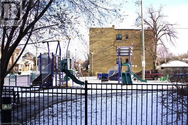 Building Photo - 200 Stinson St