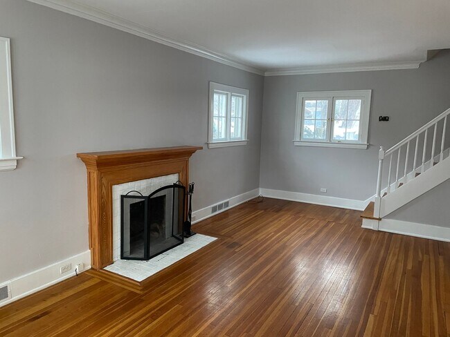 Building Photo - Charming Dutch Colonial Style Heritage Hill Home