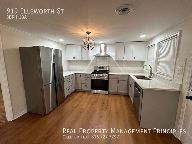 Building Photo - Spacious, Newly Remodeled, 3 Bedroom, 1  B...