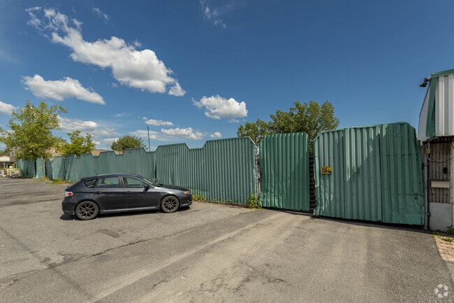 Building Photo - 1560 Soucy
