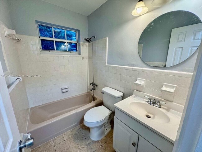 Building Photo - 1529 SW 22nd St