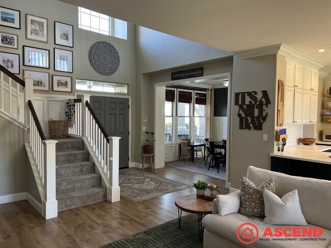 Foto del edificio - Darling Home in Olive Dr Area!