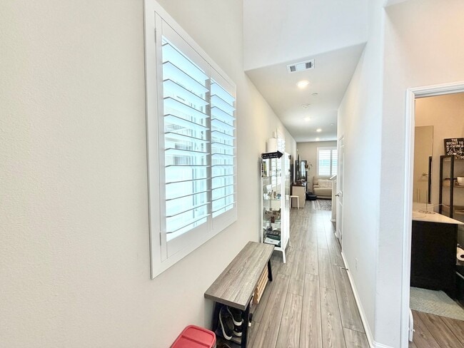 Building Photo - Modern 5 Bedroom 3 Bathroom Home in Tierra Del Sol with INCLUDED Solar & Low-Maintenance Living