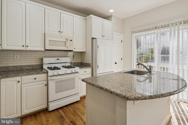 Foto del edificio - 514 Fallsgrove Dr