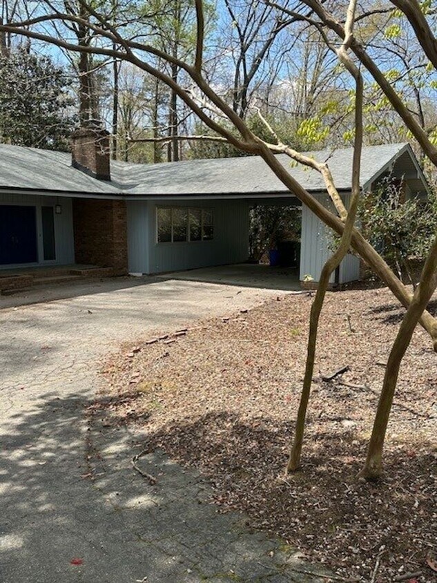 Primary Photo - 3 BR 2 BA Large ranch home inside the belt...