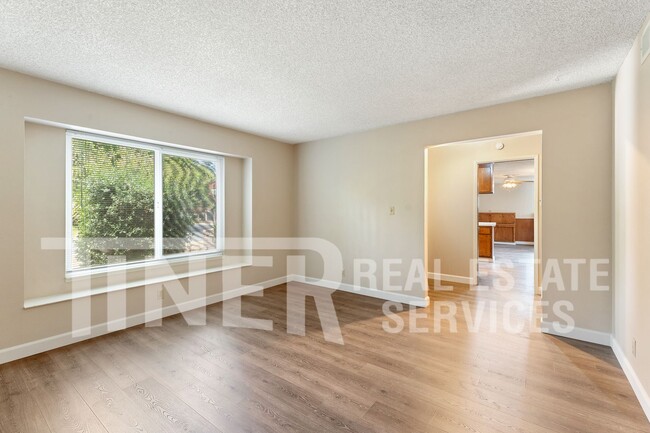 Building Photo - 2267 La Grama Dr