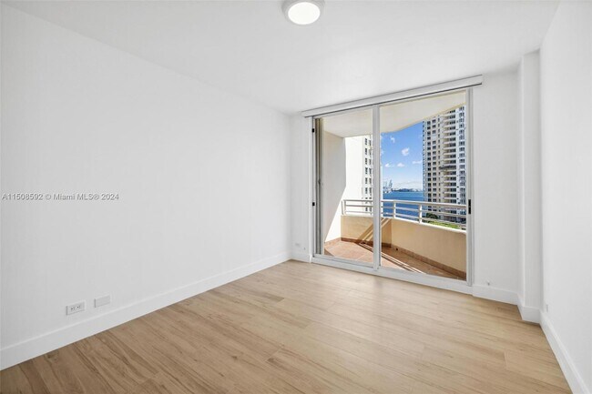 Building Photo - 888 Brickell Key Dr