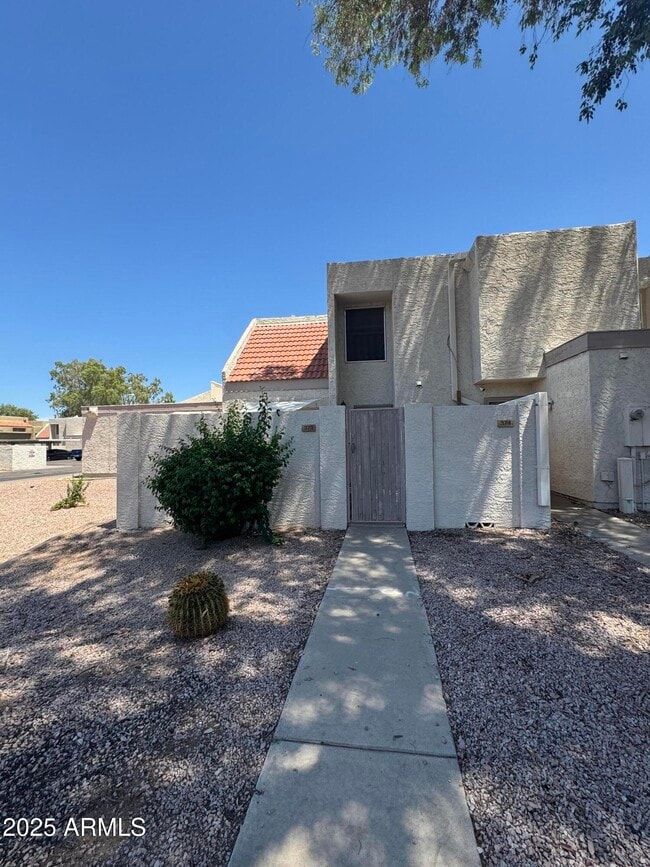 Foto del edificio - 1342 W Emerald Ave