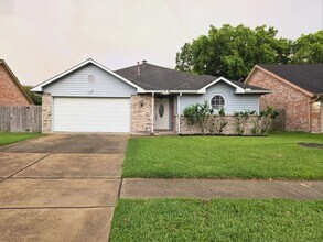 Building Photo - 14315 Royal Hill Dr