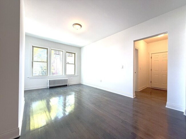 Foto del edificio - 2905 N Bartlett Ave