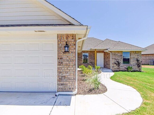 Photo - 10612 Mountain Fork Dr House