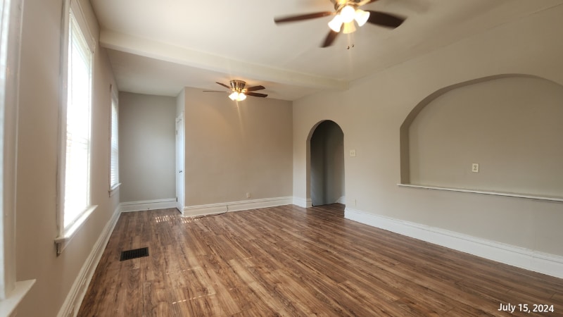 Foto del edificio - 1029 Central Ave