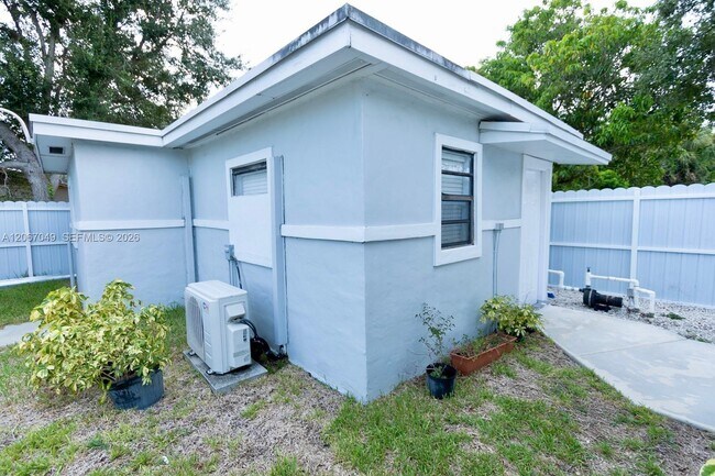 Building Photo - 20760 NW 37th Ct