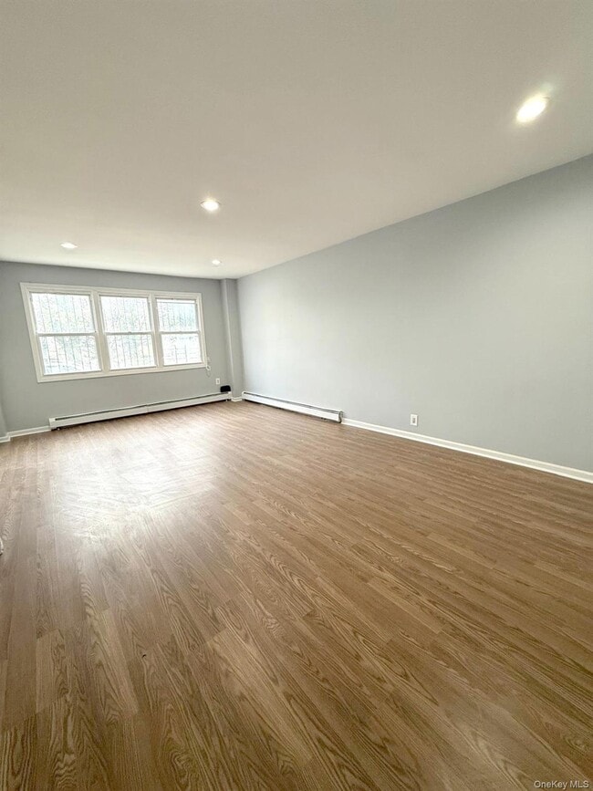 Building Photo - 61-54 55th Dr