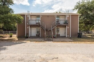 Building Photo - 402 Algerita Dr