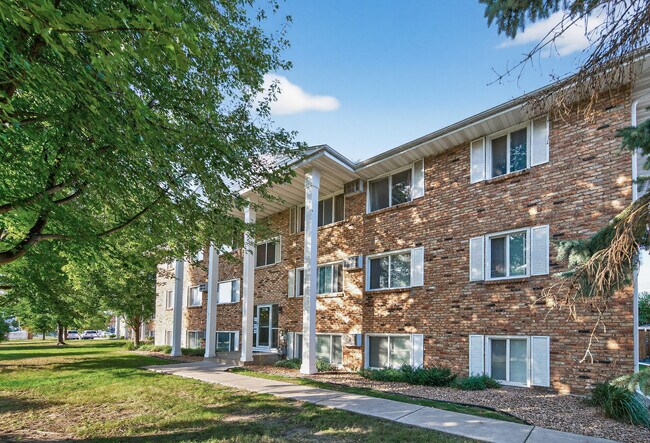Building Photo - Rosco Apts- 2710