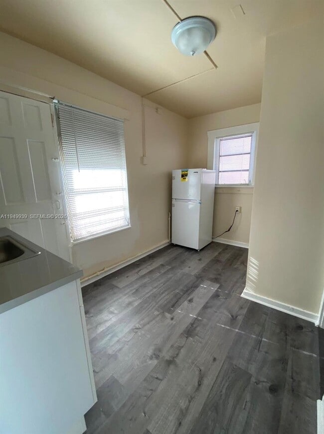 Foto del edificio - 1011 SW 5th St