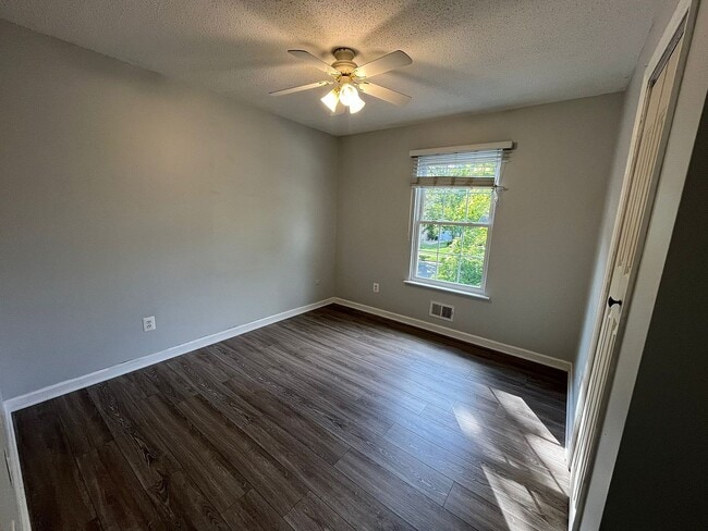Building Photo - 558 Leawood Ave