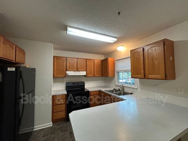 Building Photo - 6088 Yeaton Glen Dr